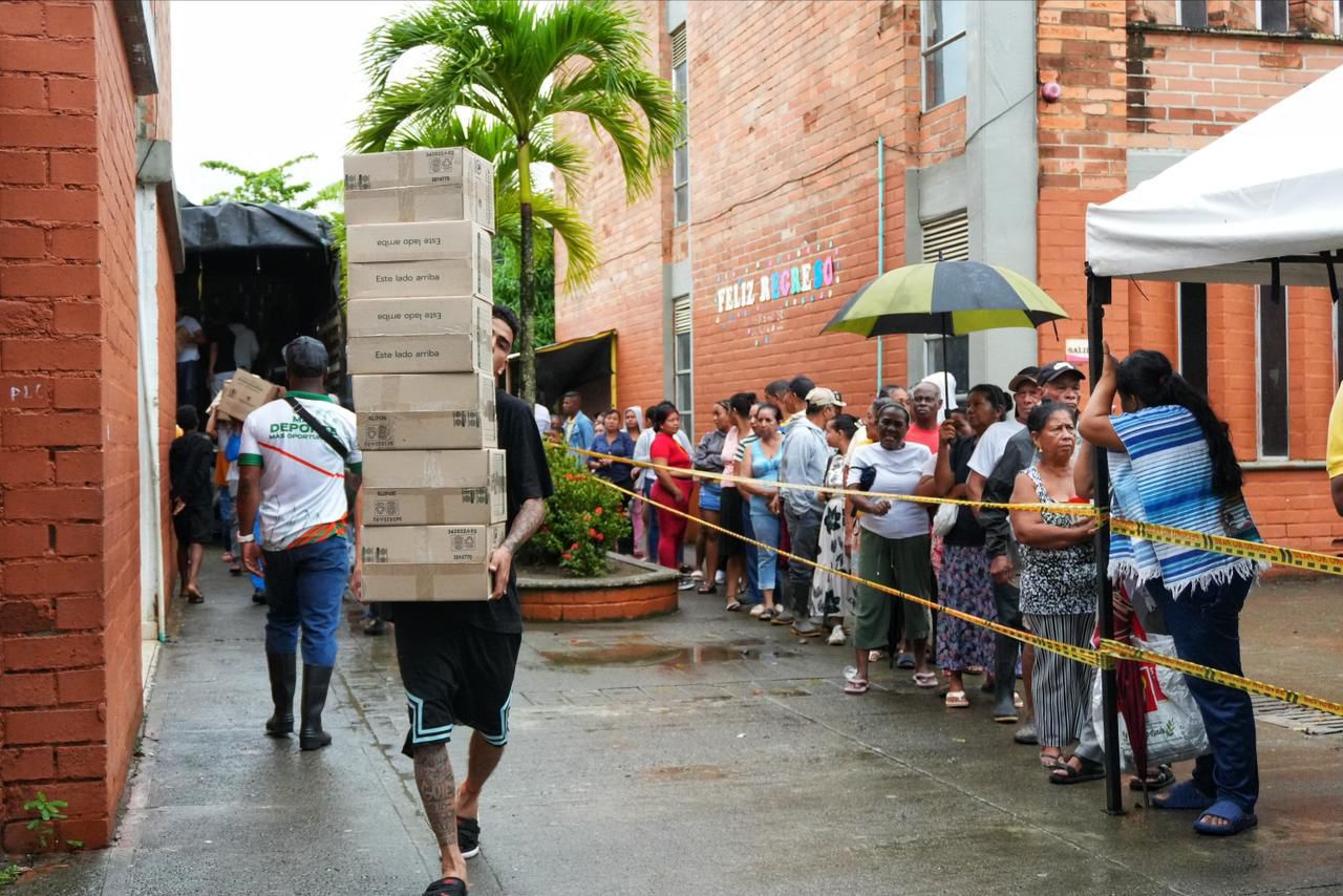 Gobernación de Antioquia avanza con la entrega de ayudas humanitarias en Apartadó tras emergencia por lluvias